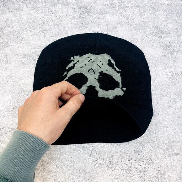 y2k grunge gothic punk black and gray skull beanie - Picture 4 of 6